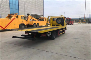 东山非事故拖车